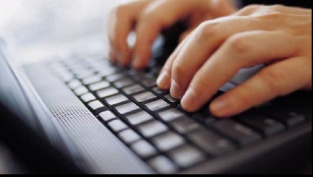Studiu: Calculatorul, nelipsit. Câți români au un computer acasă