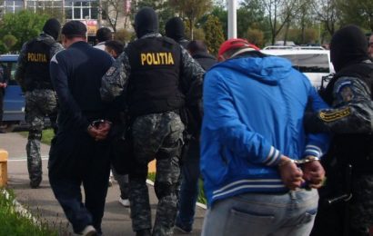 Zeci de persoane din Gorj, suspectate de trafic de droguri. Descinderi la Târgu Jiu!