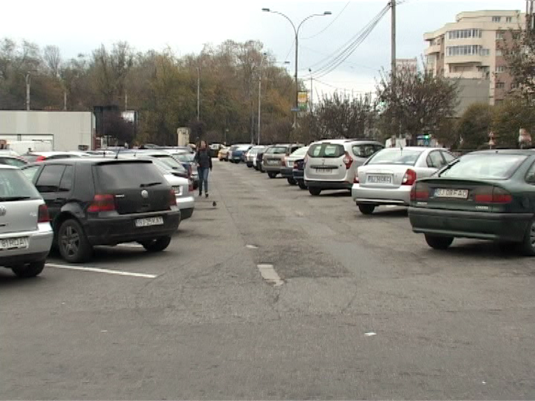 Consilierii locali, întrunire de îndată. Romanescu vrea să cumpere un teren să facă parcare. Consilierii se opun