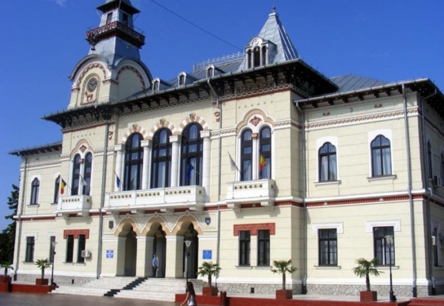 300.000 de lei. Atât cheltuiește statul, într-un an, cu cabinetul „Florescu”. Ce venituri au consilierii prefectului