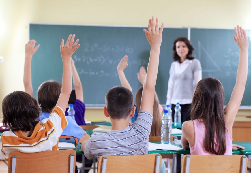 Vor să înceapă școala pe 17 septembrie