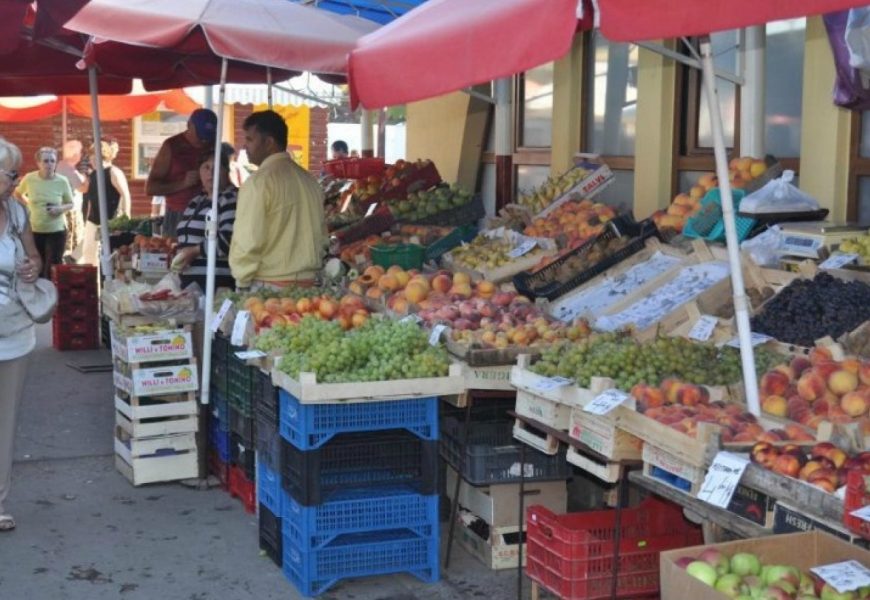 Produsele vândute la piață ar putea fi etichetate ca în supermarket