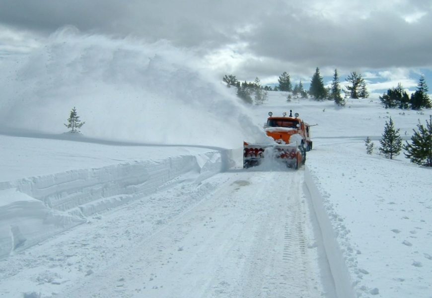 Transalpina este încă sub zăpadă