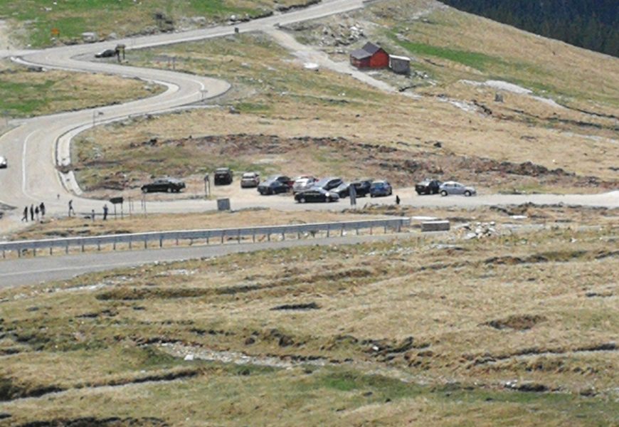 Cabanierii au indus în eroare turiștii. Nu se circulă pe Transalpina! Cabanierii au indus în eroare turiștii. Nu se circulă pe Transalpina!