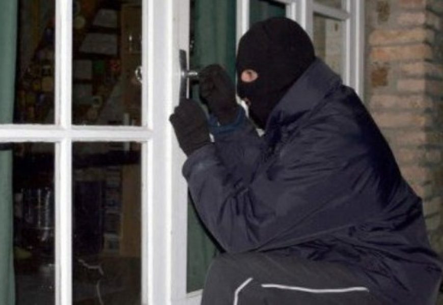 I-a furat laptopul și a fugit 
