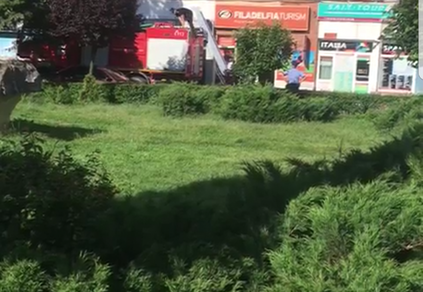 Incendiu la un apartament din Targu Jiu. Focul a pornit de la o lumanare Incendiu la un apartament din Targu Jiu. Focul a pornit de la o lumanare