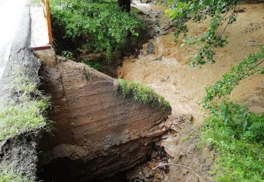 Inundatii in Gorj! Drum judetean inchis circulatiei