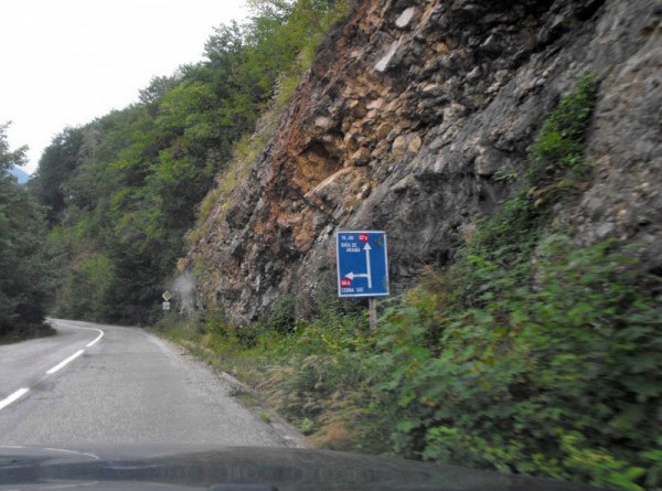 Drum național închis din cauza alunecărilor de teren