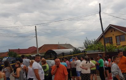 Socant! O politista si-a impuscat mama si fiul, apoi si-a pus capat zilelor