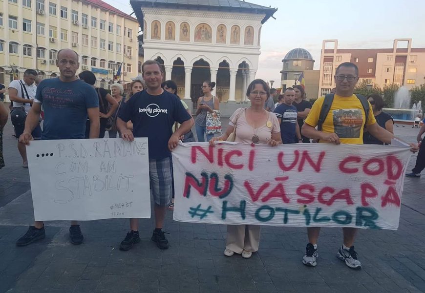 Zece protestatari din Targu Jiu au plecat spre capitala