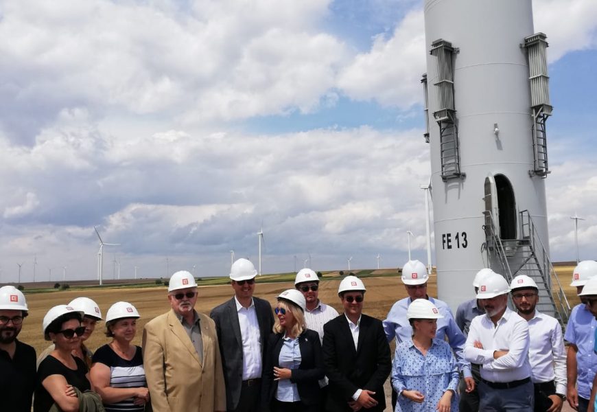 Angajații din minerit vor urma un program de reconversie profesională în industria energiilor regenerabile Angajații din minerit vor urma un program de reconversie profesională în industria energiilor regenerabile