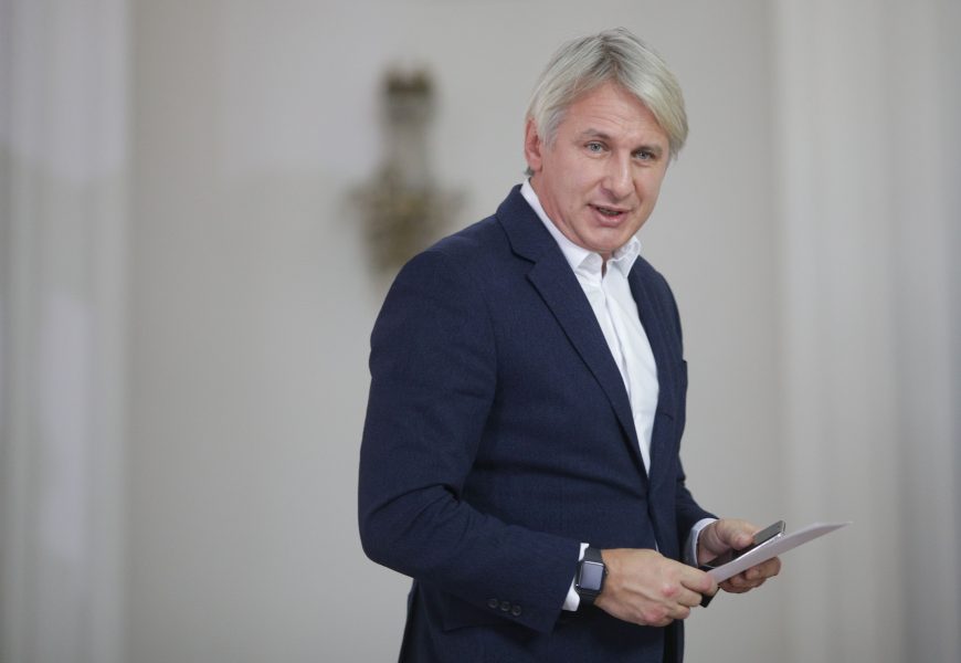 ”Taxă de solidaritate” pe pensiile speciale
