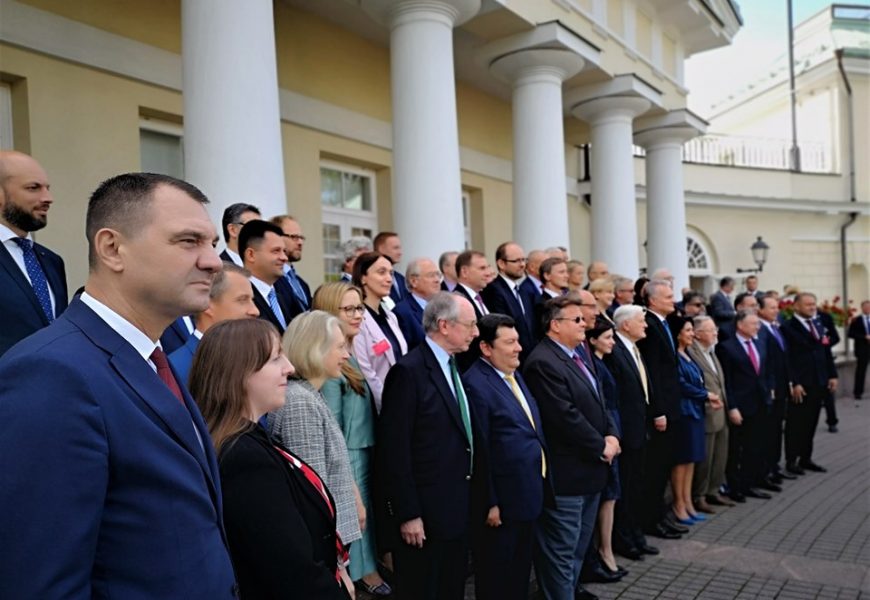 Secretarul de Stat din Ministerul Energiei, Andrei Maioreanu: „În mod constant, în ultimele sezoane de iarnă, în situațiile de criză cauzate de vremea rece, sistemul energetic românesc a rămas constant și a contribuit la stabilitatea energetică a regiunii. Acest lucru a fost și este posibil, deoarece România se bucură de un mix energetic echilibrat și diversificat”