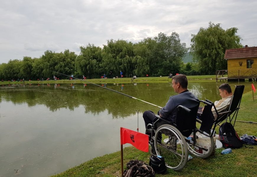 Au confundat un om care s-a înecat, cu un pește uriaș