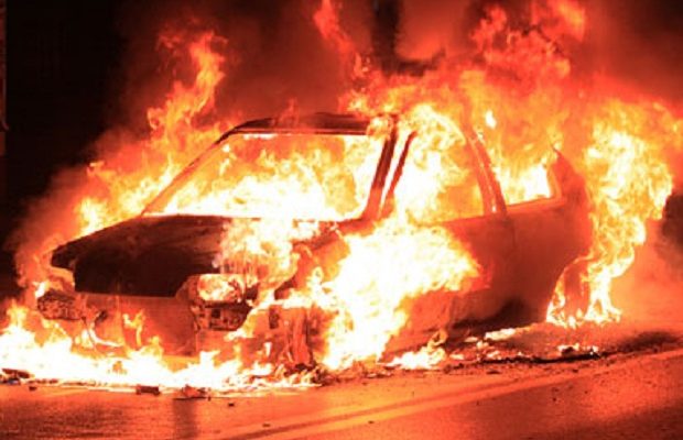 Mașină în flăcări, în Târgu Jiu