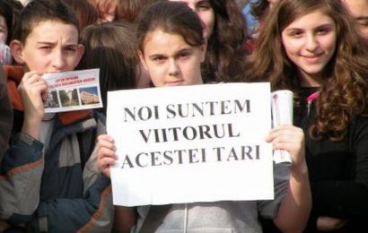 Elevii protestează la Guvern