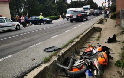 Șoferiță de 19 ani a băgat un motociclist în spital