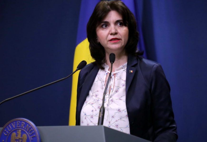 Peste 80.000 de tablete vor ajunge la elevii care fac școală online