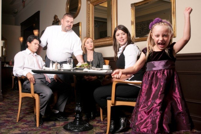 Patronii unor restaurante au interzis accesul copiilor