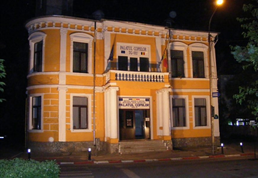 Încă trei profesori au coronavirus
