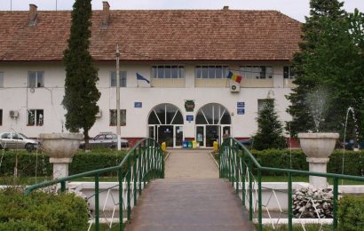 Vrea să fie ridicate restricțiile de la el din localitate!