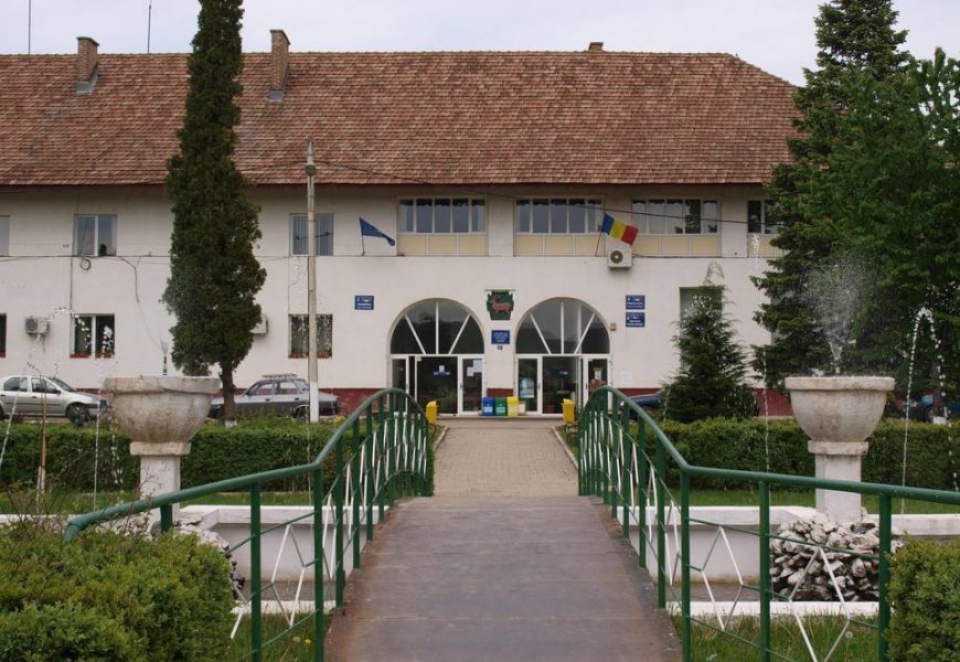 Vrea să fie ridicate restricțiile de la el din localitate!