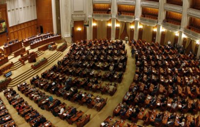 Cât câștigă deputații și senatorii