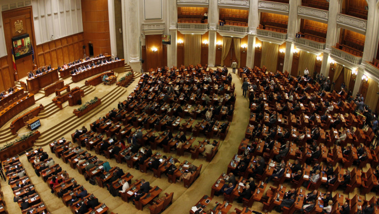 Cât câștigă deputații și senatorii