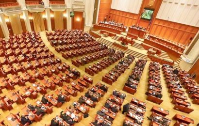 Peste 100 de candidați gorjeni vor să fie parlamentari