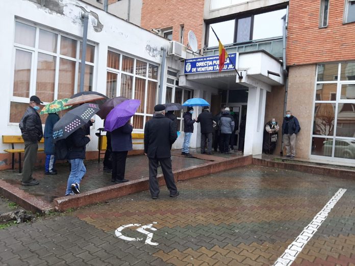 În pandemie, târgujienii s-au îmbulzit să-și plătească taxele! Încasări peste așteptări