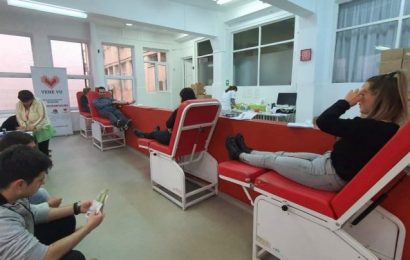Târgu Jiu: A început vaccinarea anti-COVID și pentru personalul de la Centrul de Transfuzie Sanguină din municipiu