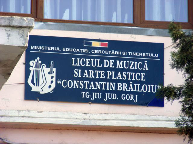 Dispar mai multe clase de liceu din Gorj