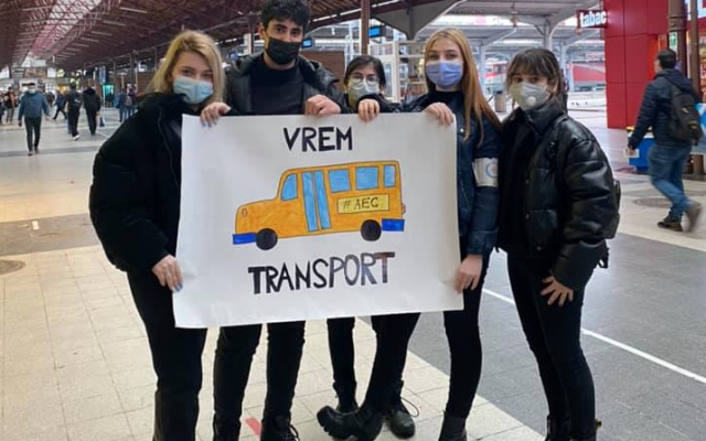 Câte călătorii gratuite ar trebui să primească studenții