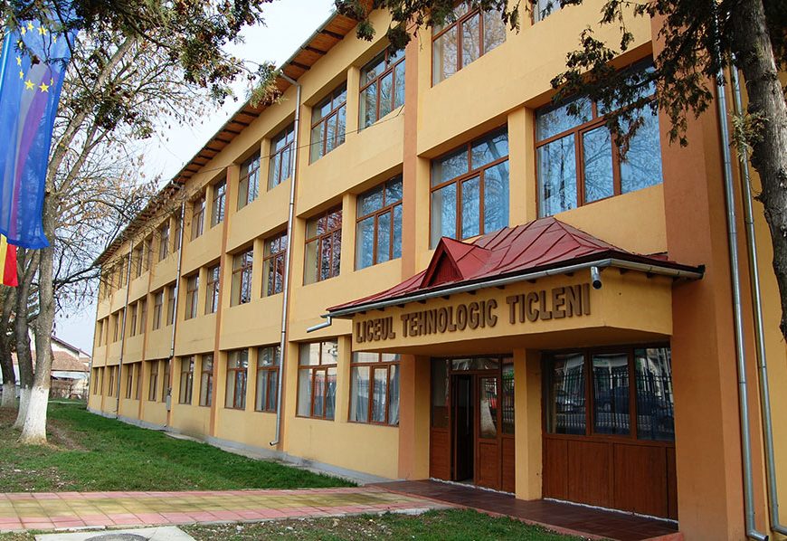 Elevi gorjeni, infectați cu coronavirus