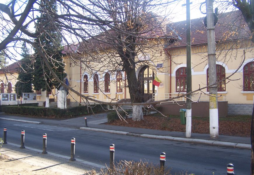 Sute de combinezoane pentru școlile din Gorj