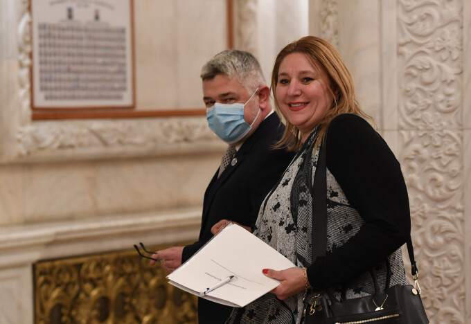 Intră Șoșoacă în PSD? Ce spune Ciolacu
