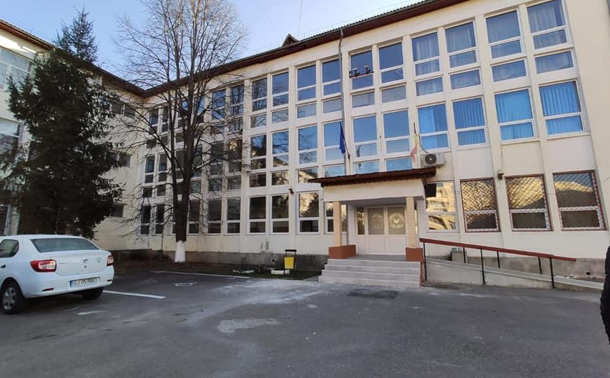 Masă și cazare gratuite pentru cei înscriși la o școală din Gorj