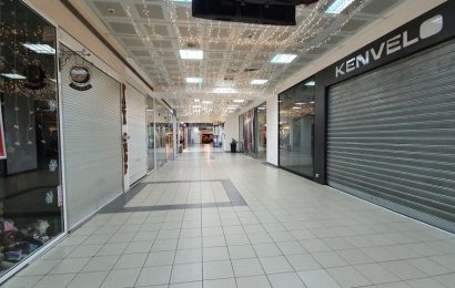 Vor să închidă în weekend magazinele de la 16:00?!