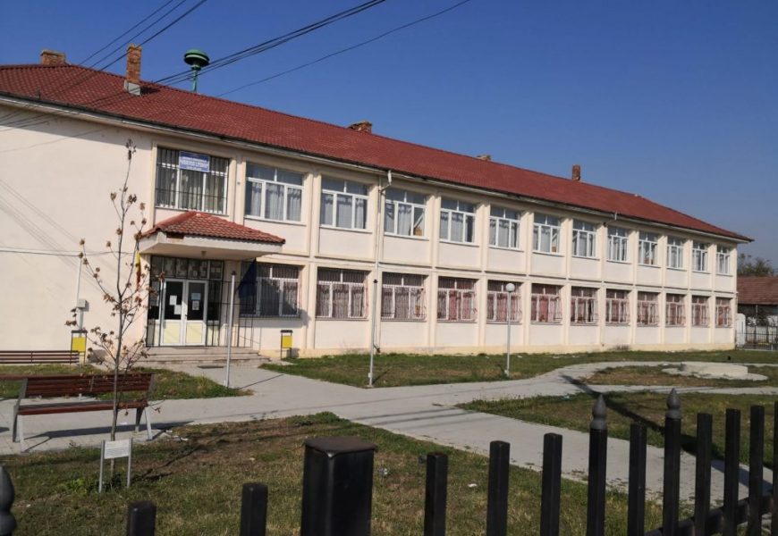 Mii de elevi gorjeni s-au înscris la orele remediale