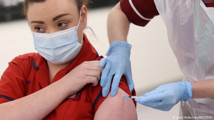 Refuză să se mai vaccineze cu a doua doză din AstraZeneca. Cu ce ser se vor putea vaccina