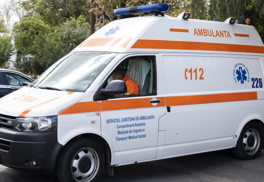 A bătut-o până a băgat-o în spital