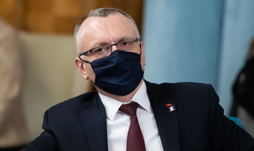 Ce notă trebuie să ia cei care vor să fie directori de școli
