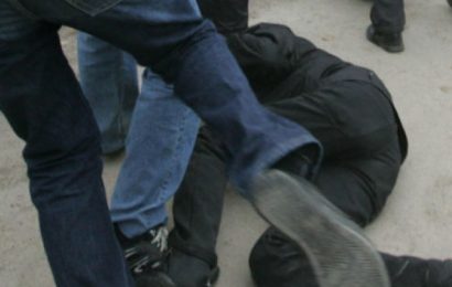 Arestat după ce s-au bătut în bar