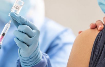 Mii de români s-au vaccinat anti-COVID de Paște