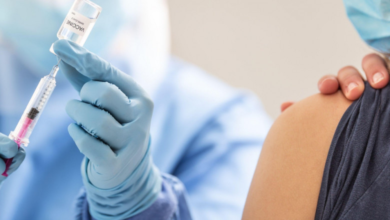 Mii de români s-au vaccinat anti-COVID de Paște Mii de români s-au vaccinat anti-COVID de Paște
