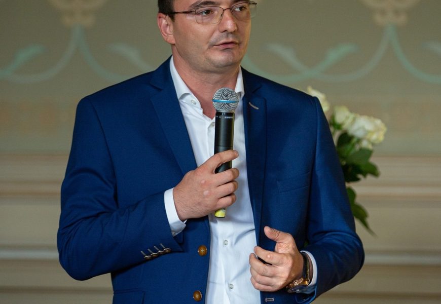 “Păstrez un dialog constant cu mediul de afaceri și cu consultanți” “Păstrez un dialog constant cu mediul de afaceri și cu consultanți”