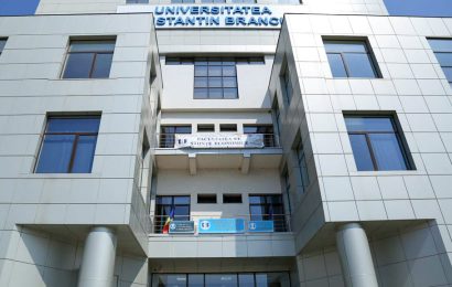 Sute de elevi, prezenți la UCB Târgu Jiu