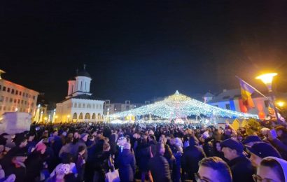 Iluminatul festiv, aprins la Târgu Jiu!