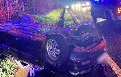 A întors mașina în mijlocul drumului și a provocat un accident!