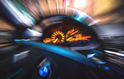 Conducea cu o viteză de peste 120 km/oră!